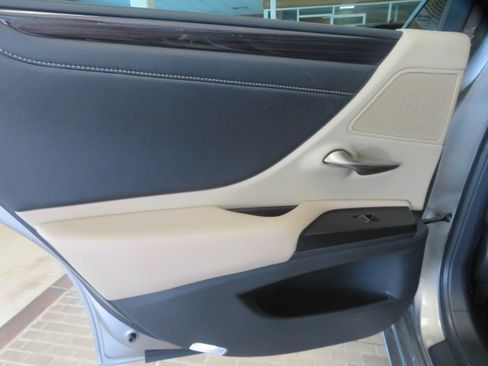 Used 2021 Lexus ES 350 w/ Premium Package FWD image 17