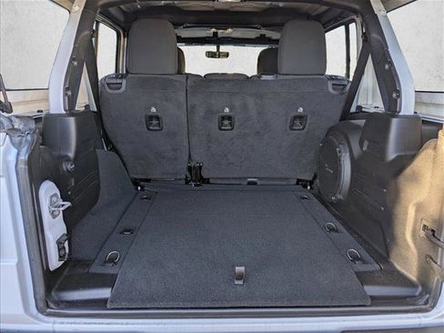 Used 2022 Jeep Wrangler Unlimited Rubicon image 28