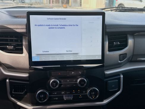 Used 2022 Ford Expedition XLT image 10