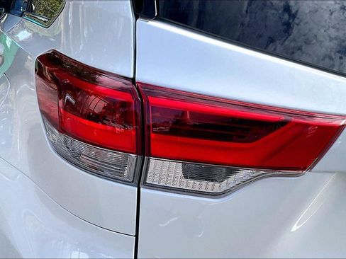 Used 2017 Toyota Highlander XLE image 22