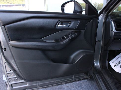 Used 2025 Nissan Rogue SV AWD/4WD image 11