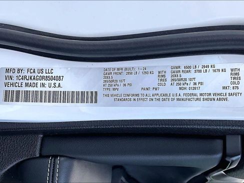 Used 2024 Jeep Grand Cherokee L Laredo image 37