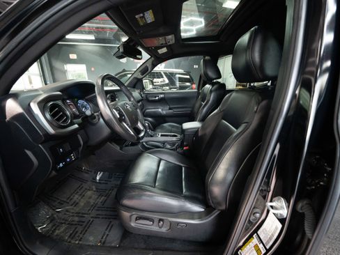 Used 2023 Toyota Tacoma TRD Sport image 9