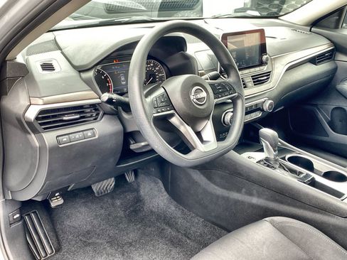 Used 2024 Nissan Altima 2.5 SV image 11