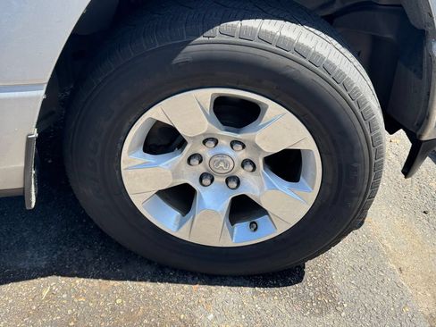 Used 2019 RAM 1500 Big Horn AWD/4WD image 3