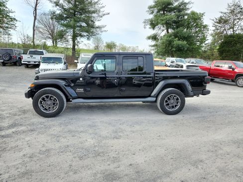 Used 2020 Jeep Gladiator Overland image 2
