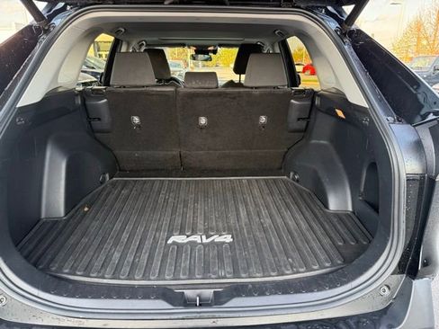 Used 2021 Toyota RAV4 XLE w/ Convenience Package image 23