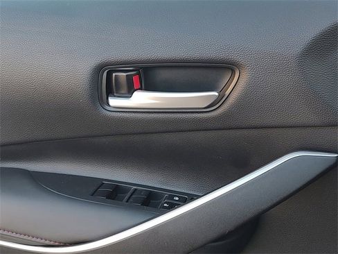 Used 2025 Toyota Corolla SE image 28