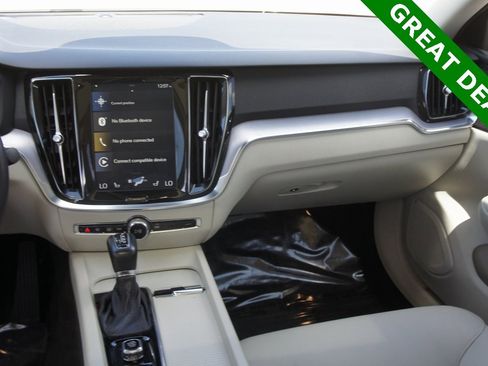 Used 2020 Volvo S60 T6 Momentum image 15