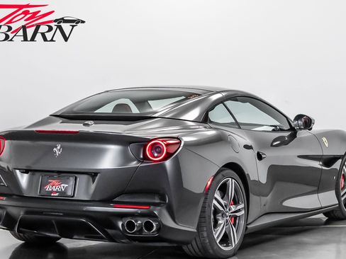 Used 2020 Ferrari Portofino RWD image 13