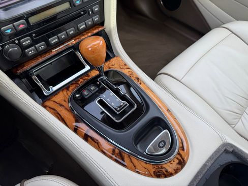 Used 2005 Jaguar XJ8 L image 16