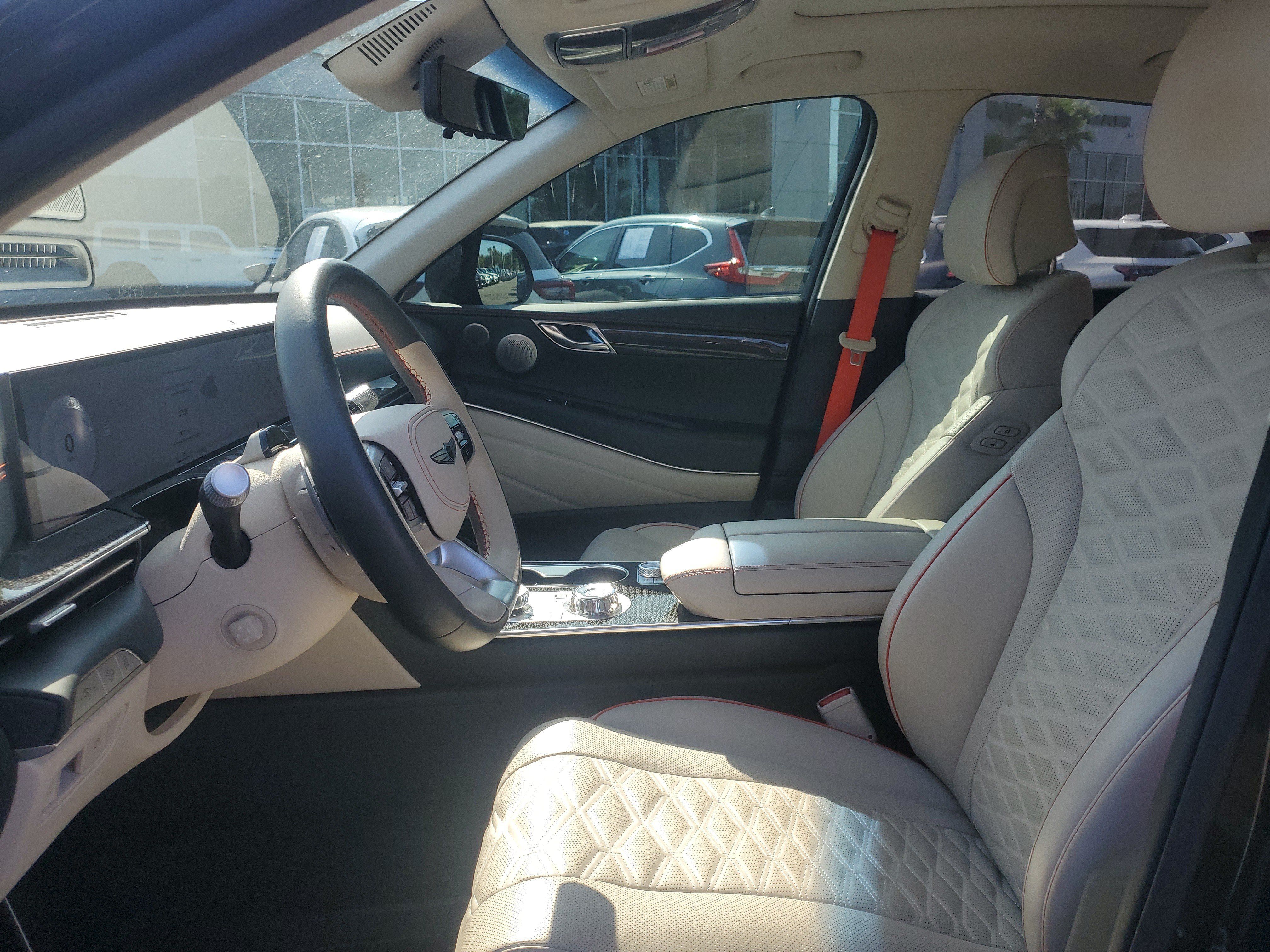 Used 2025 Genesis GV80 3.5T e-SC AWD/4WD image 13