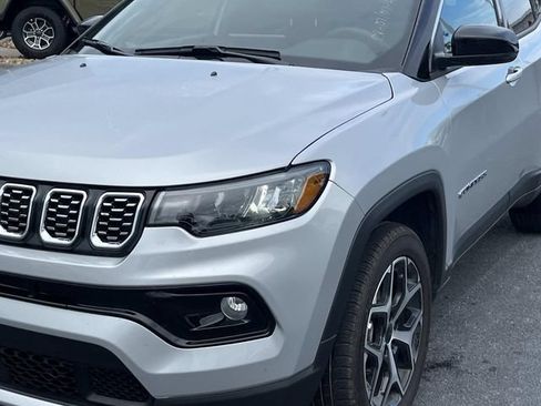 Used 2025 Jeep Compass Limited AWD/4WD image 9