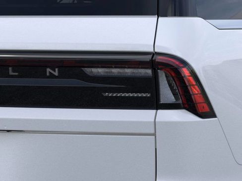 New 2026 Lincoln Navigator Premiere AWD/4WD image 21