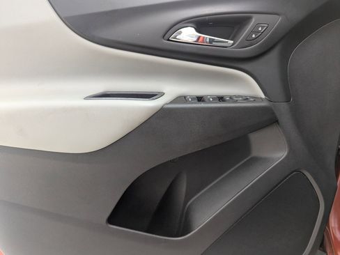 Used 2020 Chevrolet Equinox LS image 13