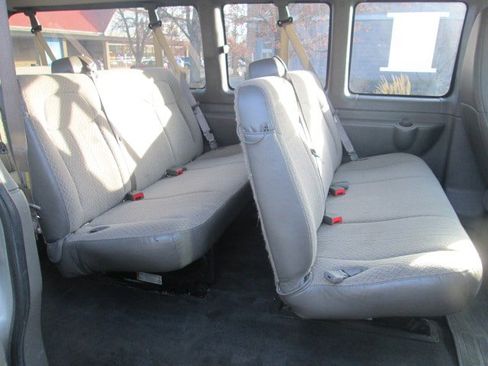 Used 2017 Chevrolet Express 3500 LT w/ LT Preferred Equipment Group image 4