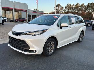 Certified 2023 Toyota Sienna XLE video 1
