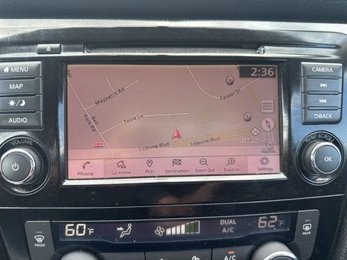 Used 2018 Nissan Rogue SV w/ Premium Package FWD image 19