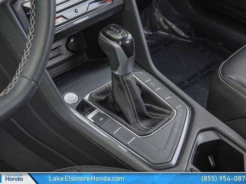 Used 2022 Volkswagen Tiguan SE w/ Panoramic Sunroof Package FWD image 22