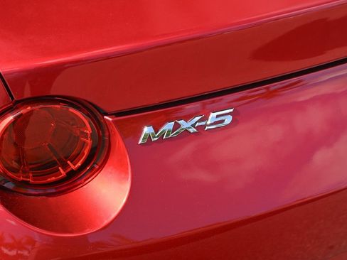 Used 2018 MAZDA MX-5 Miata RF Grand Touring image 30