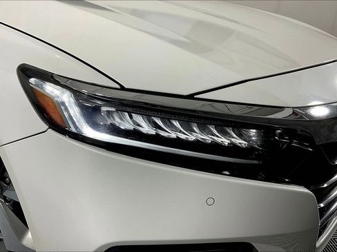 Used 2018 Honda Accord Touring image 40