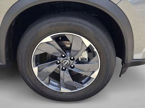Used 2025 Nissan Rogue SV FWD image 21