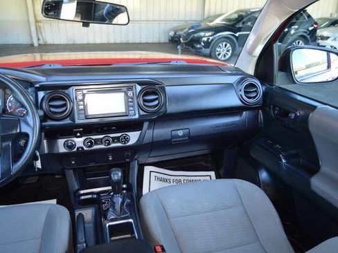 Used 2017 Toyota Tacoma 4x4 Access Cab image 41