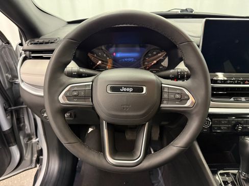 Used 2025 Jeep Compass Limited AWD/4WD image 12