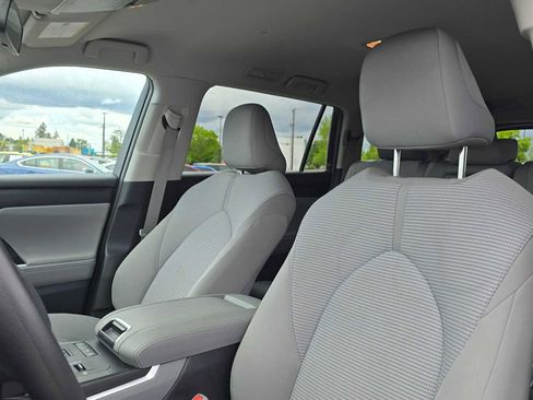Used 2022 Toyota Highlander L FWD image 24