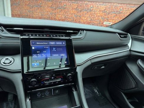 Used 2023 Jeep Grand Cherokee Altitude image 17