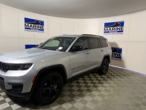 Used 2024 Jeep Grand Cherokee L Limited w/ Black Appearance Package RWD image 6