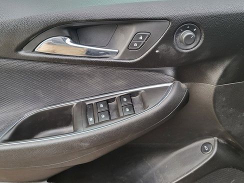 Used 2018 Chevrolet Cruze LT w/ Sun And Sound Package image 13