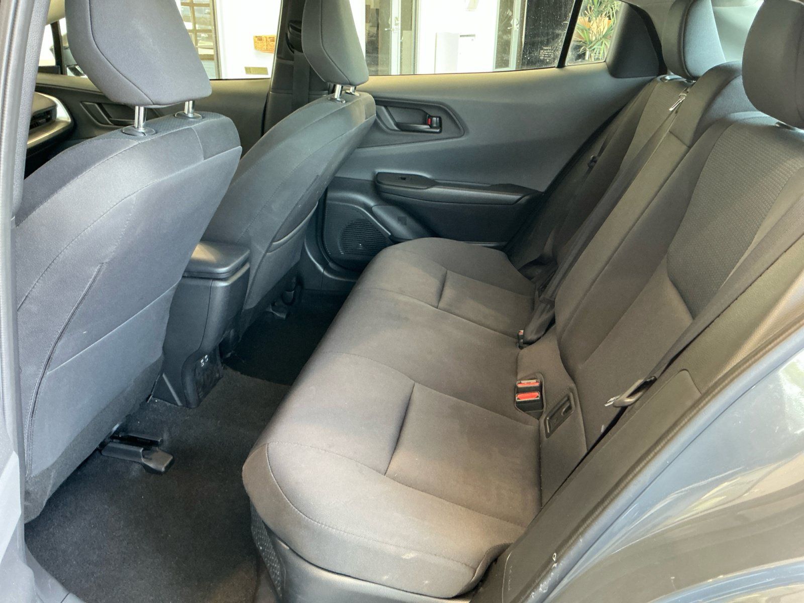 Certified 2025 Toyota Prius LE FWD image 17