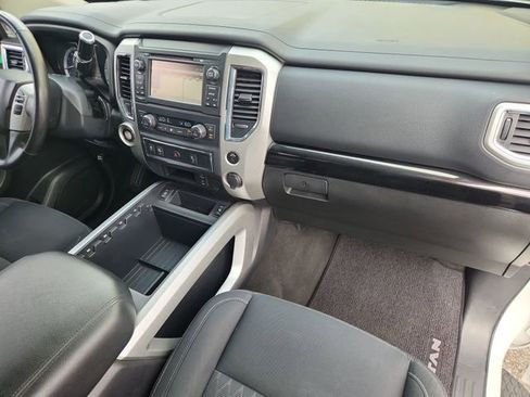 Used 2018 Nissan Titan SV w/ SV Convenience Package image 28