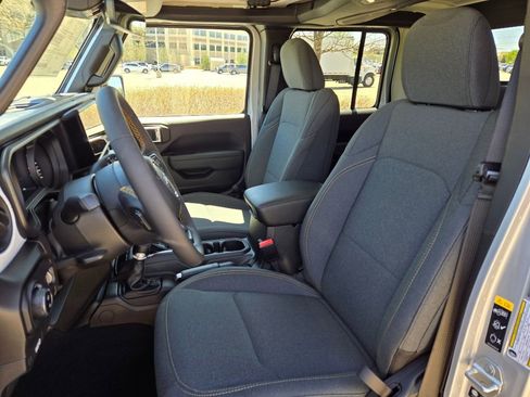 Used 2024 Jeep Gladiator Sport image 16