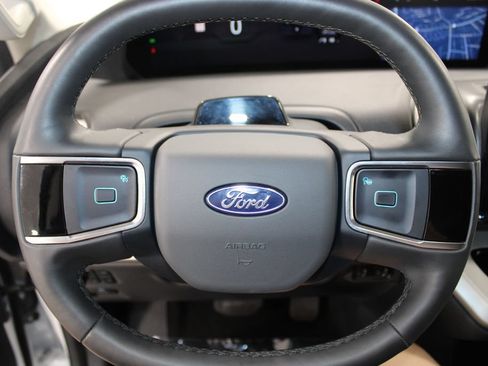Used 2025 Ford Expedition Active AWD/4WD image 42