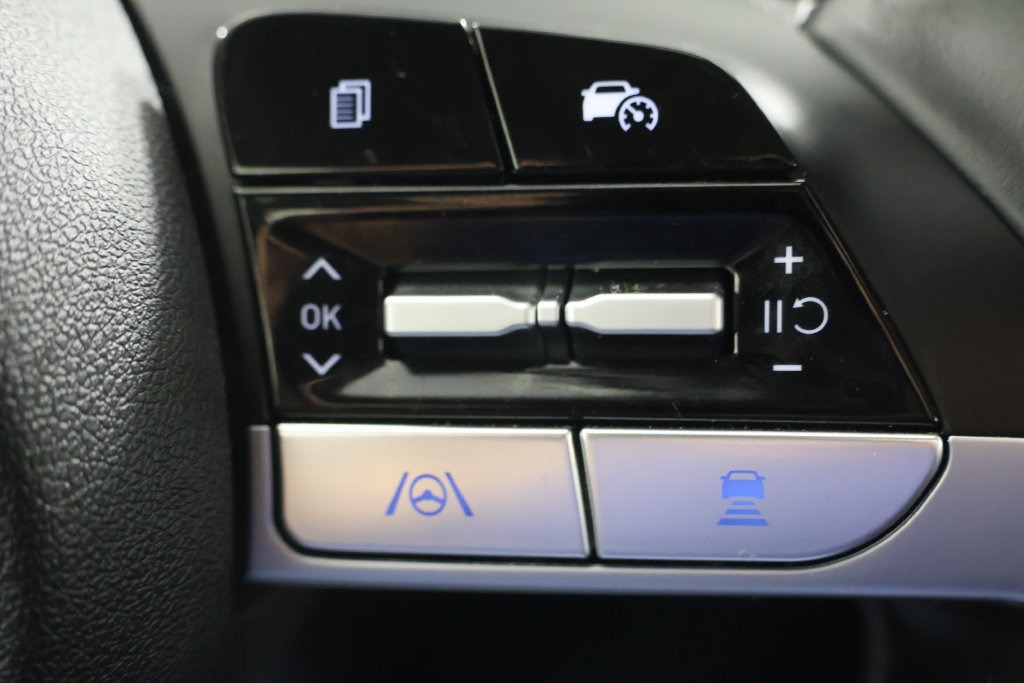 Used 2025 Hyundai Elantra SEL FWD image 12