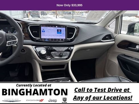 Used 2023 Chrysler Pacifica Limited image 26