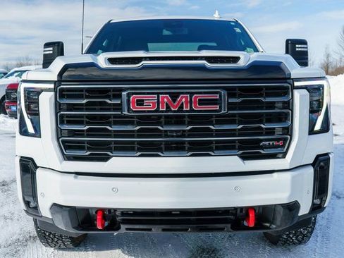 Used 2025 GMC Sierra 2500 AT4 AWD/4WD image 3