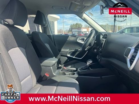 Used 2023 Kia Soul LX image 13