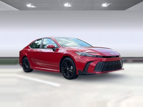 Used 2025 Toyota Camry SE FWD image 7
