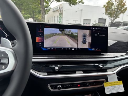 New 2026 BMW X7 xDrive40i w/ M Sport Package AWD/4WD image 25