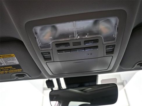 Used 2019 Toyota Highlander XLE image 12