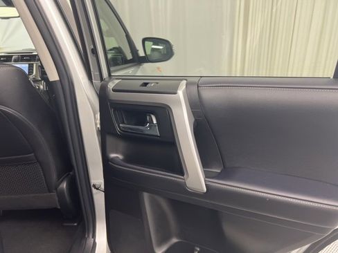 Used 2022 Toyota 4Runner SR5 Premium image 18