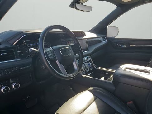 Used 2021 GMC Yukon Denali w/ Denali Premium Package image 31
