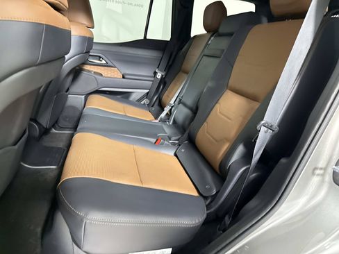 Used 2025 Lexus GX 550 w/ Accessory Package (2T) AWD/4WD image 14