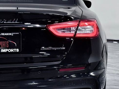 Used 2020 Maserati Quattroporte S RWD image 14