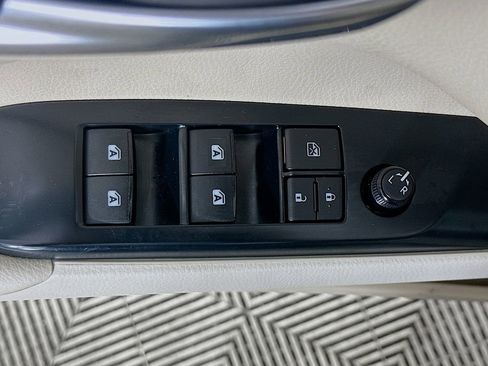 Used 2018 Toyota Camry LE image 20