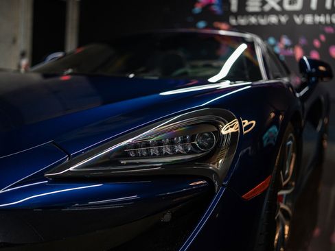 Used 2019 McLaren 570S Spider image 24