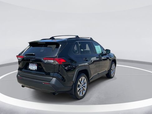 Used 2022 Toyota RAV4 XLE Premium FWD image 5